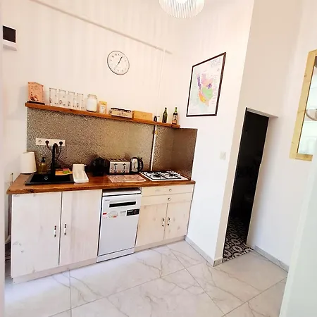 Cozy & Downtown Apartman *